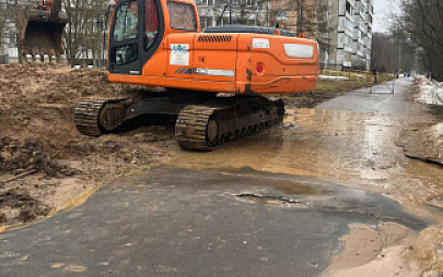 Продолжаем ремонт на канализационной линии в районе Ленина, 184